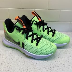 Nike LeBron James Witness 5 Grinch